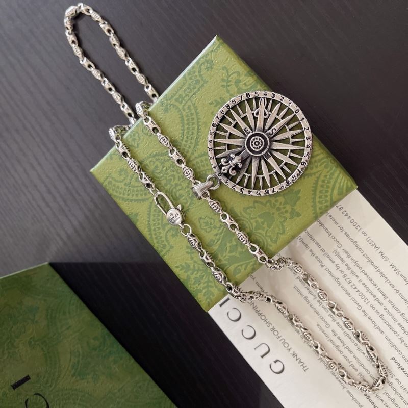G*u*i necklaces